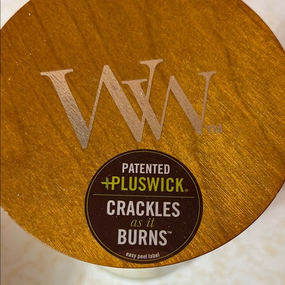 NEW - Woodwick Pink and Cream Candle with Layered Design - Picture 2 of 6